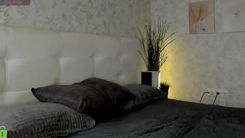 Snapshot of nicole_charm chatting on 22, 9, 2025 GMT7TueWedThSu 0300am-0900am. Sa 1000am-0400pm online show from 22, 9, 2025