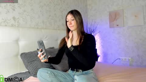 Snapshot of nicole_charm chatting on 30, 9, 2025 GMT7TueWedThSu 0300am-0900am. Sa 1000am-0400pm online show from 30, 9, 2025