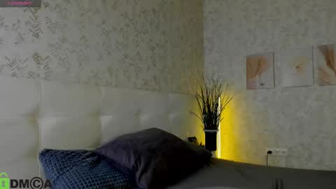 Snapshot of nicole_charm chatting on 9, 10, 2025 GMT7TueWedThSu 0300am-0900am. Sa 1000am-0400pm online show from 9, 10, 2025