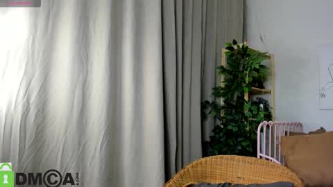 Snapshot of nicole_charm chatting on 12, 10, 2025 GMT7TueWedThSu 0300am-0900am. Sa 1000am-0400pm online show from 12, 10, 2025