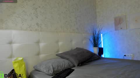 Snapshot of nicole_charm chatting on 14, 10, 2025 GMT7TueWedThSu 0300am-0900am. Sa 1000am-0400pm online show from 14, 10, 2025