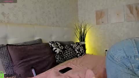 Snapshot of nicole_charm chatting on 28, 10, 2025 GMT7TueWedThSu 0300am-0900am. Sa 1000am-0400pm online show from 28, 10, 2025