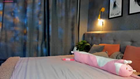 Snapshot of nicole_charm chatting on 20, 11, 2025 GMT7TueWedThSu 0300am-0900am. Sa 1000am-0400pm online show from 20, 11, 2025