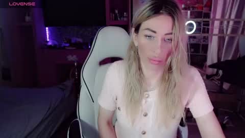 Snapshot of nicole_g0ld_ chatting on 21, 6, 2026 Nicole online show from 21, 6, 2026
