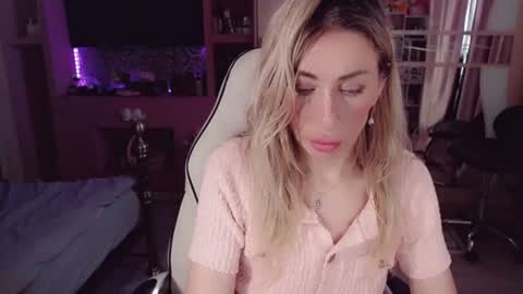 Snapshot of nicole_g0ld_ chatting on 22, 6, 2026 Nicole online show from 22, 6, 2026
