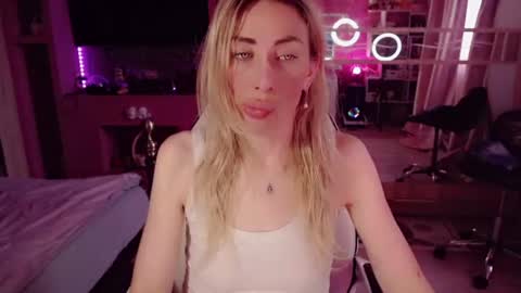 Snapshot of nicole_g0ld_ chatting on 30, 6, 2026 Nicole online show from 30, 6, 2026