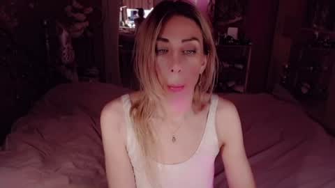 Snapshot of nicole_g0ld_ chatting on 5, 7, 2026 Nicole online show from 5, 7, 2026