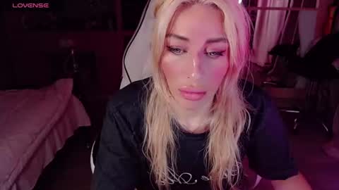 Snapshot of nicole_g0ld_ chatting on 27, 7, 2026 Nicole online show from 27, 7, 2026
