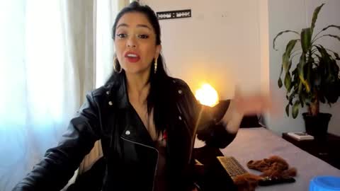 Nicole online show from 18, 1, 2025