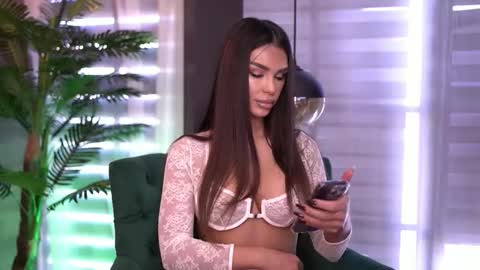 Snapshot of nicoledevin chatting on 24, 9, 2025 Nicole online show from 24, 9, 2025