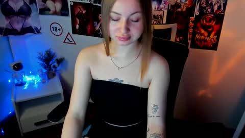 Snapshot of nicoledior_ chatting on 12, 10, 2025 Nicole online show from 12, 10, 2025