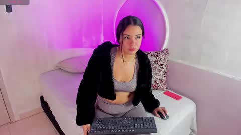 Nicole online show from 27, 6, 2026