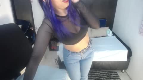 nicolee millerr online show from 15, 9, 2025