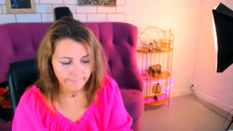 Snapshot of nicolehits chatting on 6, 10, 2025 nicolehits online show from 6, 10, 2025