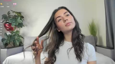 Snapshot of nicoleluuv chatting on 26, 2, 2025 Dua Lipa online show from 26, 2, 2025