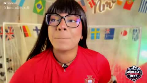 Snapshot of nicolemorelli2 chatting on 17, 6, 2026 Andrea give it a thumbs up please its important online show from 17, 6, 2026