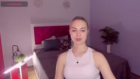 NicoleStunning online show from 14, 5, 2026