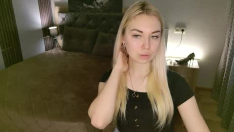 NicoleStunning online show from 15, 5, 2026
