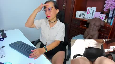 Nicolett Ryan  online show from 18, 10, 2025