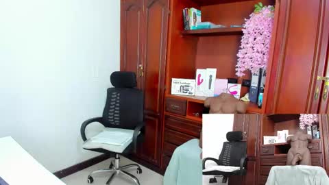 Nicolett Ryan  online show from 20, 10, 2025