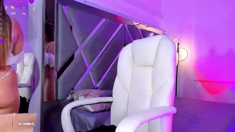 Snapshot of nicolle_nt18 chatting on 1, 12, 2024 Nicolle online show from 1, 12, 2024