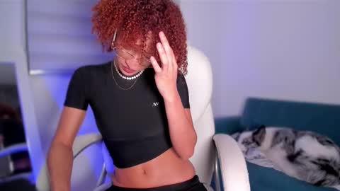 Snapshot of nicolle_sanchezz chatting on 25, 10, 2025 online show from 25, 10, 2025