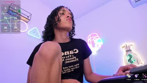 nicolle_smithh_ online show from 11, 4, 2026