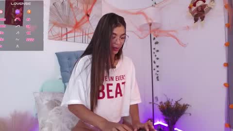 Snapshot of nicolle_swt chatting on 14, 10, 2025 Nicolle online show from 14, 10, 2025