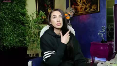 Snapshot of nicollepalmer chatting on 19, 11, 2025 Nicolle online show from 19, 11, 2025