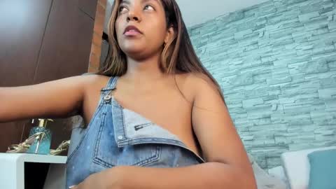 nicollesofia3 online show from 8, 3, 2025