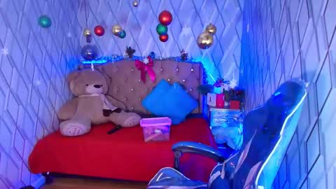 Nicolle Miley online show from 14, 12, 2025