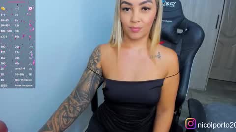 Snapshot of nicolporto chatting on 17, 11, 2025 Nicol online show from 17, 11, 2025