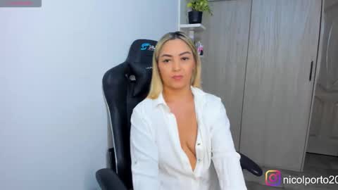 Snapshot of nicolporto chatting on 20, 11, 2025 Nicol online show from 20, 11, 2025