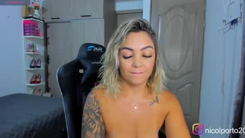 Snapshot of nicolporto chatting on 26, 11, 2025 Nicol online show from 26, 11, 2025