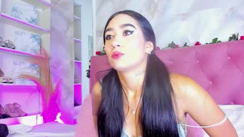Snapshot of nicolqueen_ chatting on 12, 11, 2025 NICOL online show from 12, 11, 2025