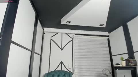 NicolRoss online show from 4, 12, 2025