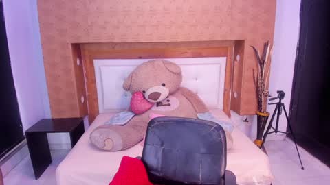 nicolysofi online show from 7, 1, 2025