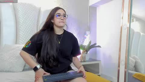 nieve_white online show from 29, 4, 2026