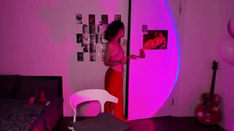 Snapshot of nightfloatt chatting on 24, 10, 2025 Daisy online show from 24, 10, 2025