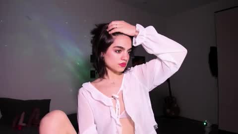 Snapshot of nightfloatt chatting on 17, 12, 2025 Daisy online show from 17, 12, 2025