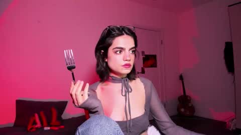 Snapshot of nightfloatt chatting on 21, 12, 2025 Daisy online show from 21, 12, 2025