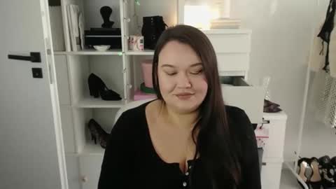 Holly online show from 5, 3, 2026