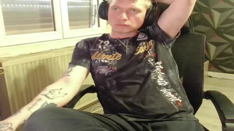 Snapshot of niglo620 chatting on 21, 4, 2026 niglo620 online show from 21, 4, 2026