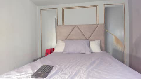 Nicole Leroy online show from 14, 4, 2026