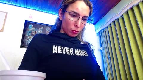 Snapshot of niki_1998 chatting on 28, 1, 2025 Natalia online show from 28, 1, 2025