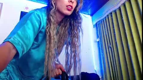 Snapshot of niki_1998 chatting on 8, 2, 2025 Natalia online show from 8, 2, 2025