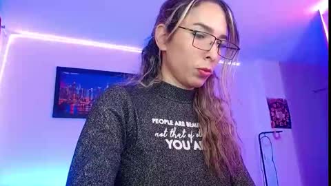 Snapshot of niki_1998 chatting on 19, 9, 2025 Natalia online show from 19, 9, 2025