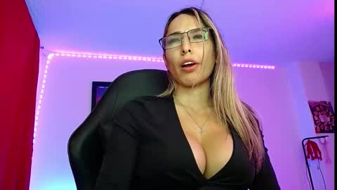 Snapshot of niki_1998 chatting on 2, 10, 2025 Natalia online show from 2, 10, 2025