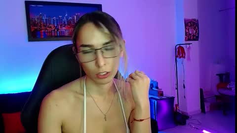 Snapshot of niki_1998 chatting on 15, 10, 2025 Natalia online show from 15, 10, 2025