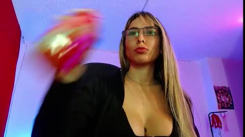 Snapshot of niki_1998 chatting on 18, 10, 2025 Natalia online show from 18, 10, 2025